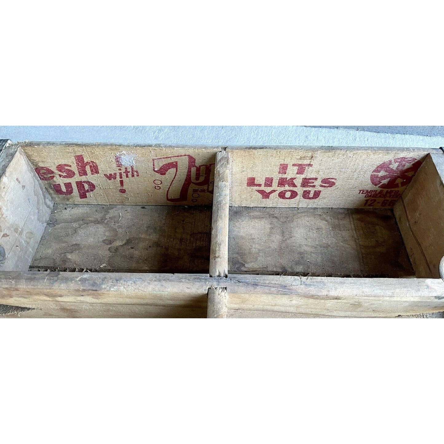 1966 Fresh Up with 7UP White Divided Crate Red Letters Cutout Handles Dallas TX - Vintosh Vintage