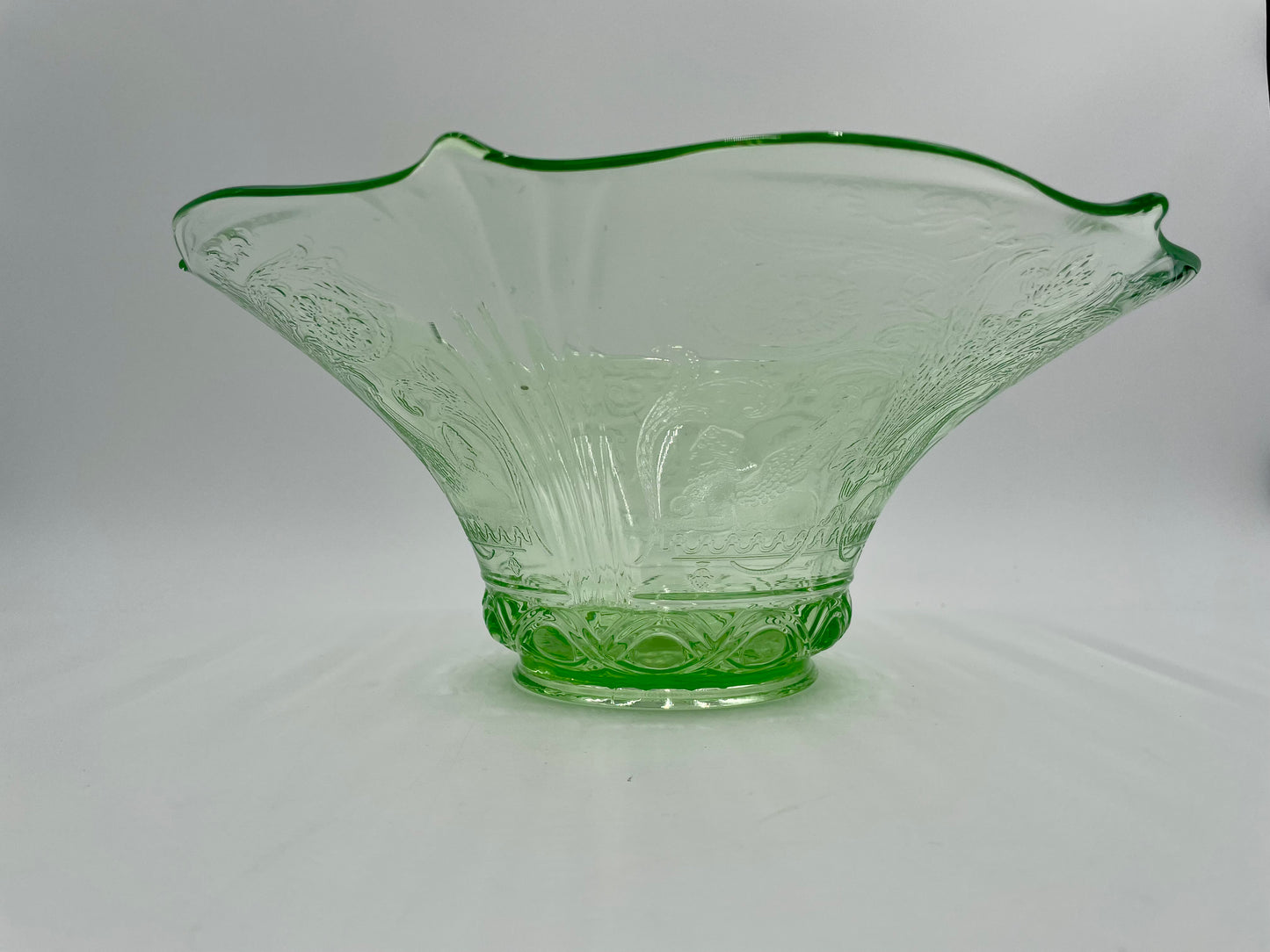 Rare 1937 Lancaster
Elegant Depression
Glass Sphinx Centerpiece Bowl Uranium - Vintosh Vintage