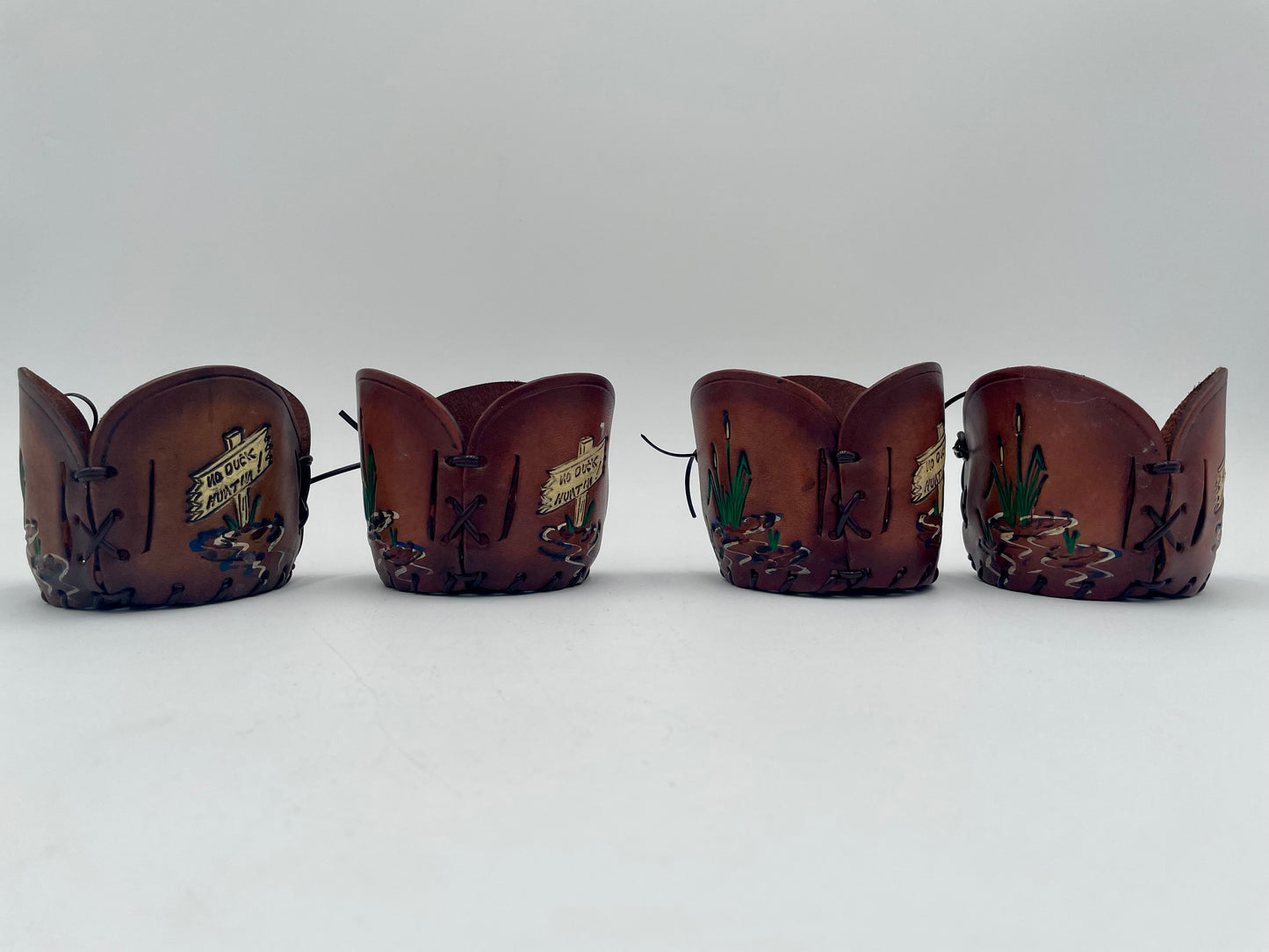Vintage Set of 4
Highball Drinking Glass Tooled Leather Holder
Mallard Ducks