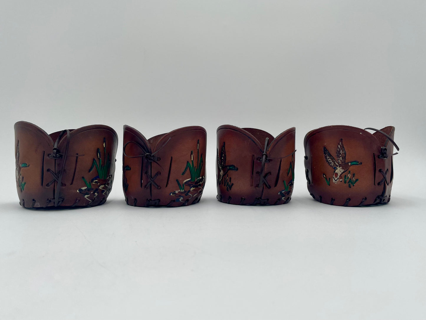 Vintage Set of 4
Highball Drinking Glass Tooled Leather Holder
Mallard Ducks