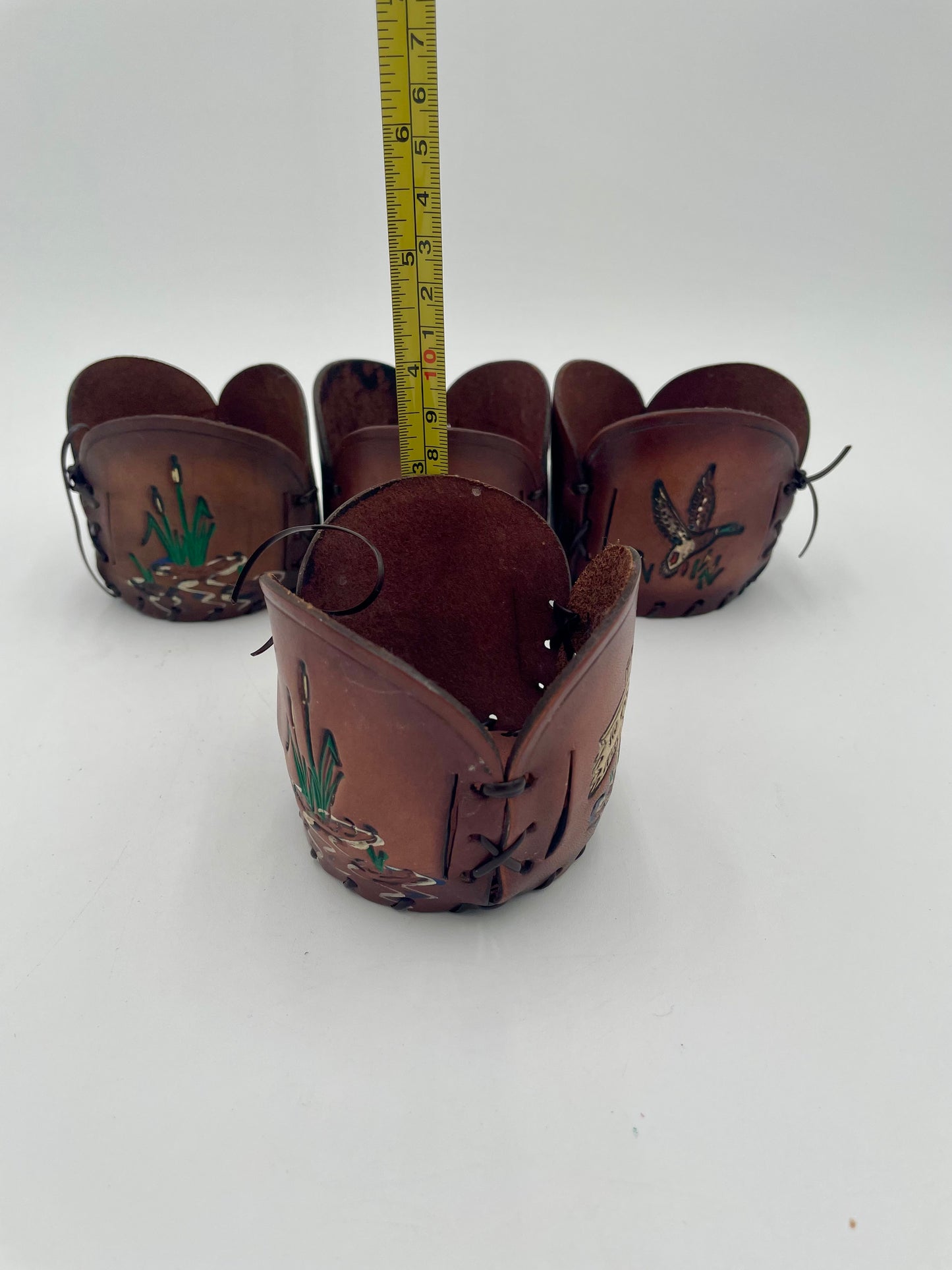 Vintage Set of 4
Highball Drinking Glass Tooled Leather Holder
Mallard Ducks