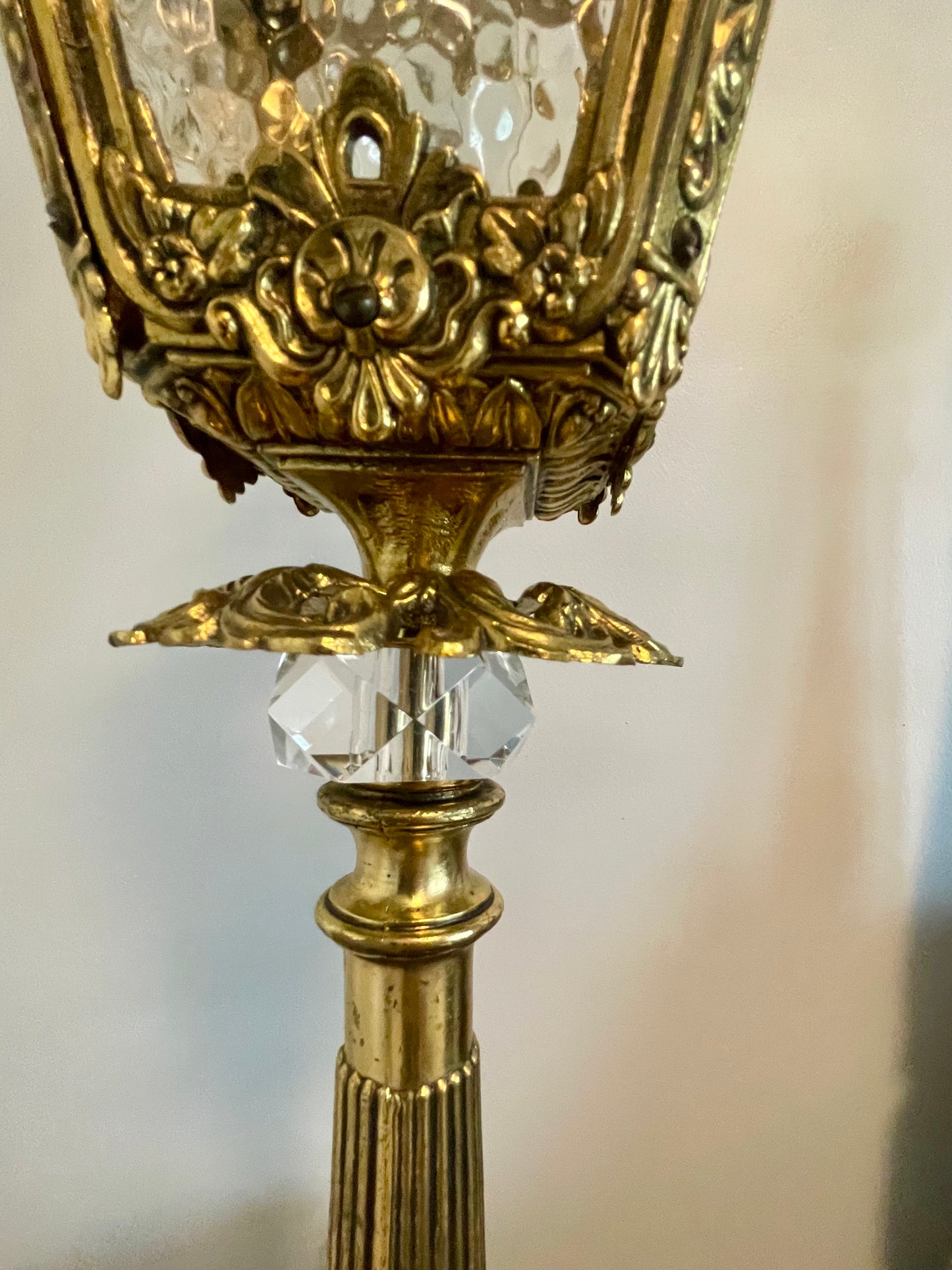 Vintage Ornate
Crystal Gilt Metal Crinkle Glass "Lamp Post" Style Table Lamp 31"