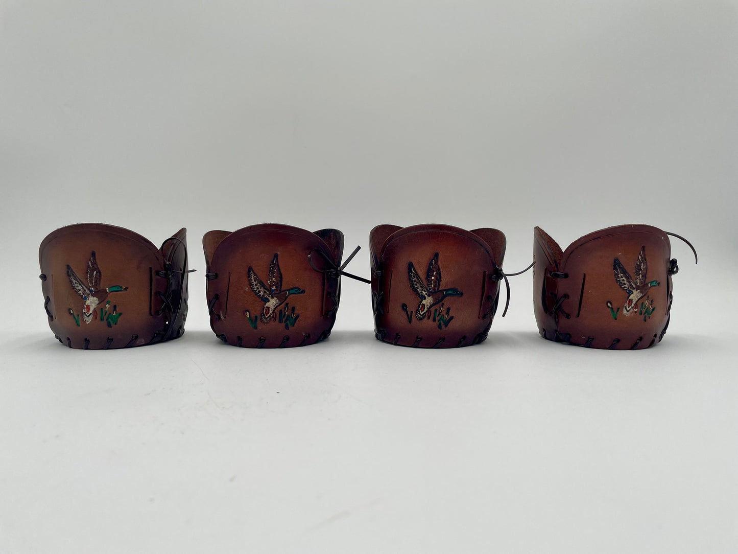 Vintage Set of 4
Highball Drinking Glass Tooled Leather Holder
Mallard Ducks