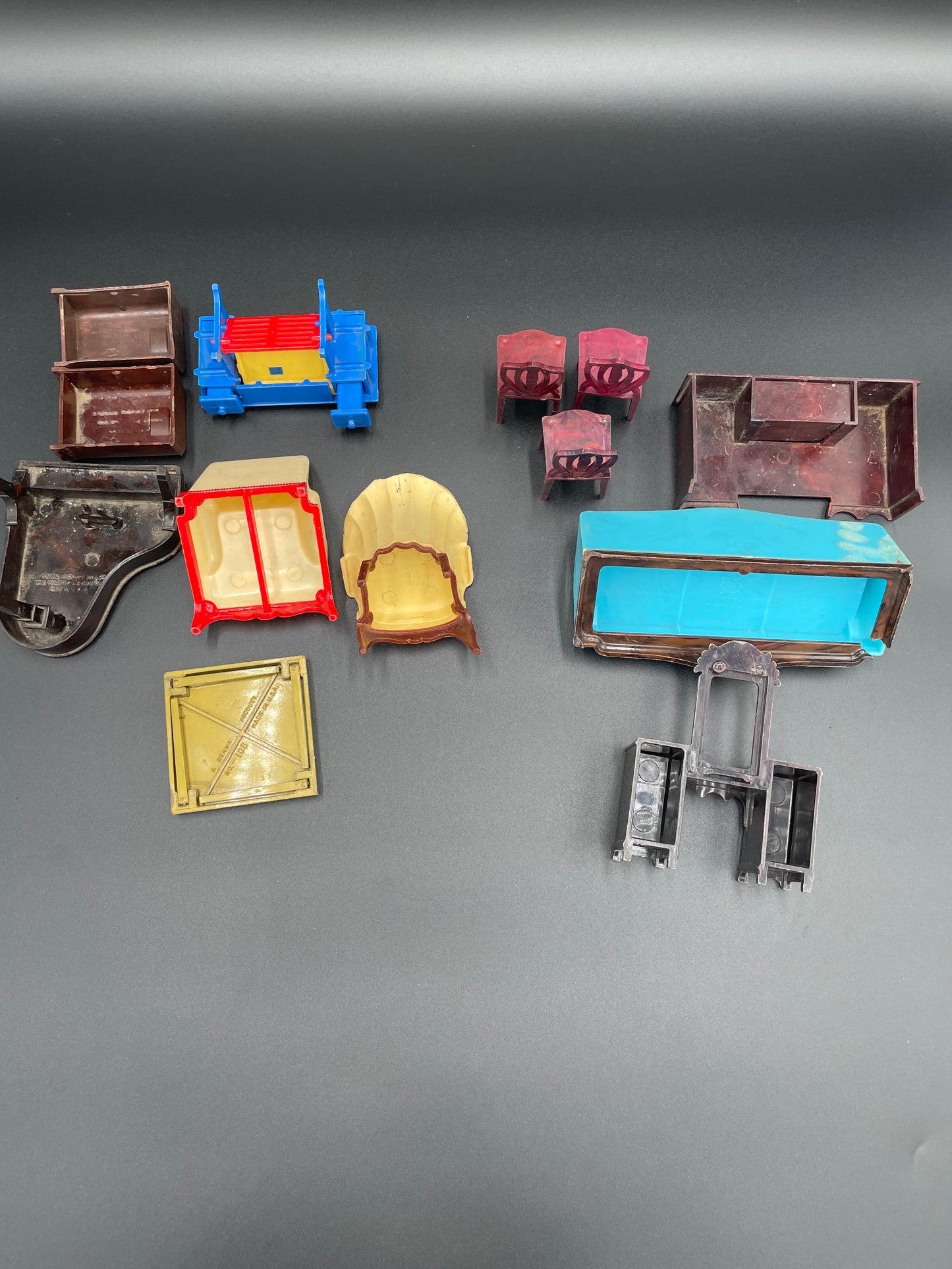 1950s Renwal & Plasco Dollhouse Furniture 13 Items