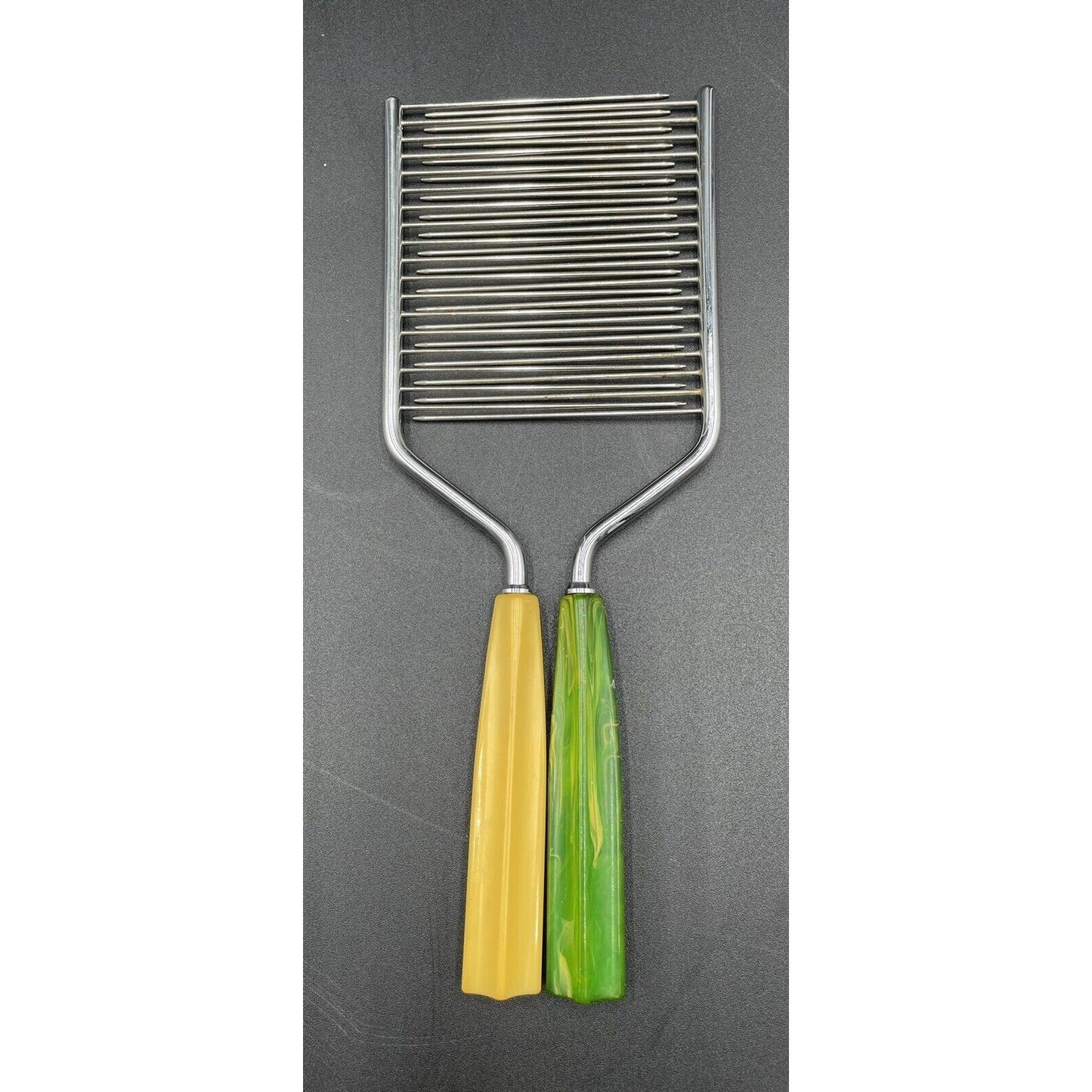 1930s Schneider Toledo Bakelite Cake Slicers Lime Green Swirl & Butterscotch -D1 - Vintosh Vintage