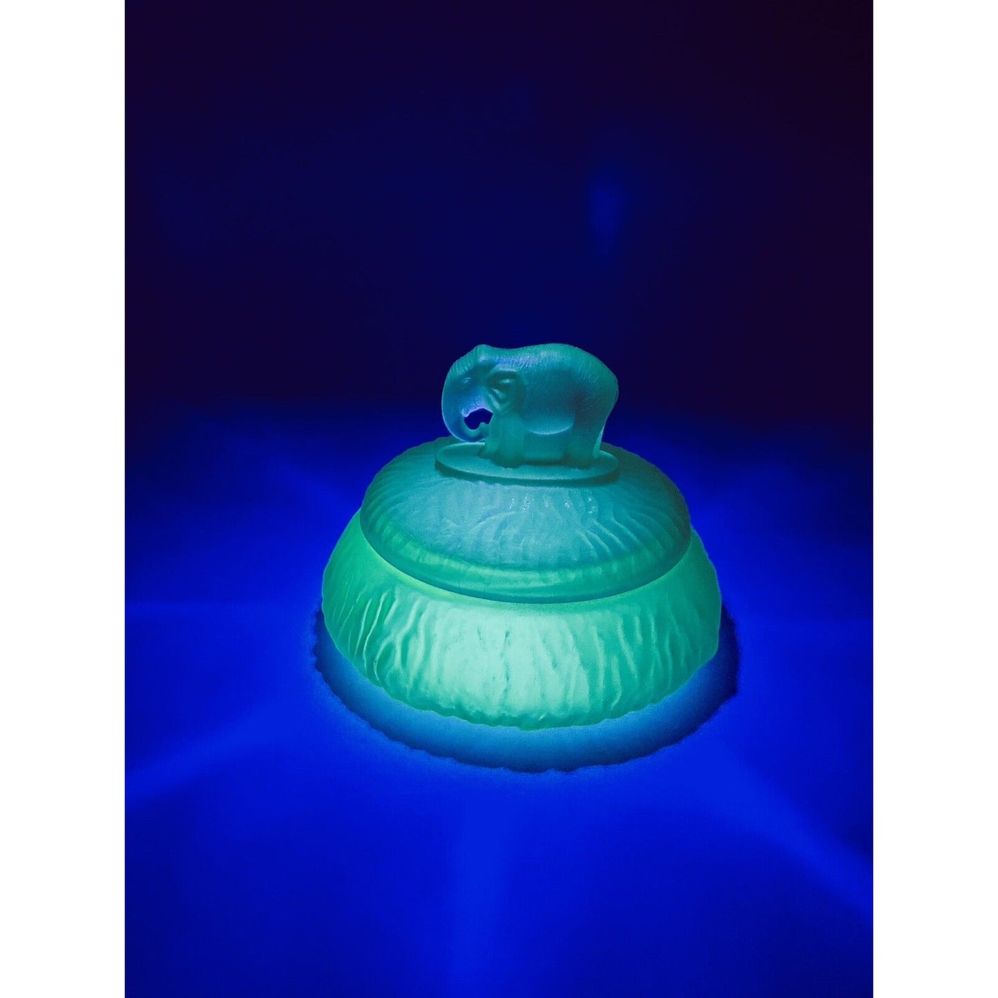 Vintage LE SMITH Green Satin Elephant Powder Jar UV Reactive (B6) - Vintosh Vintage