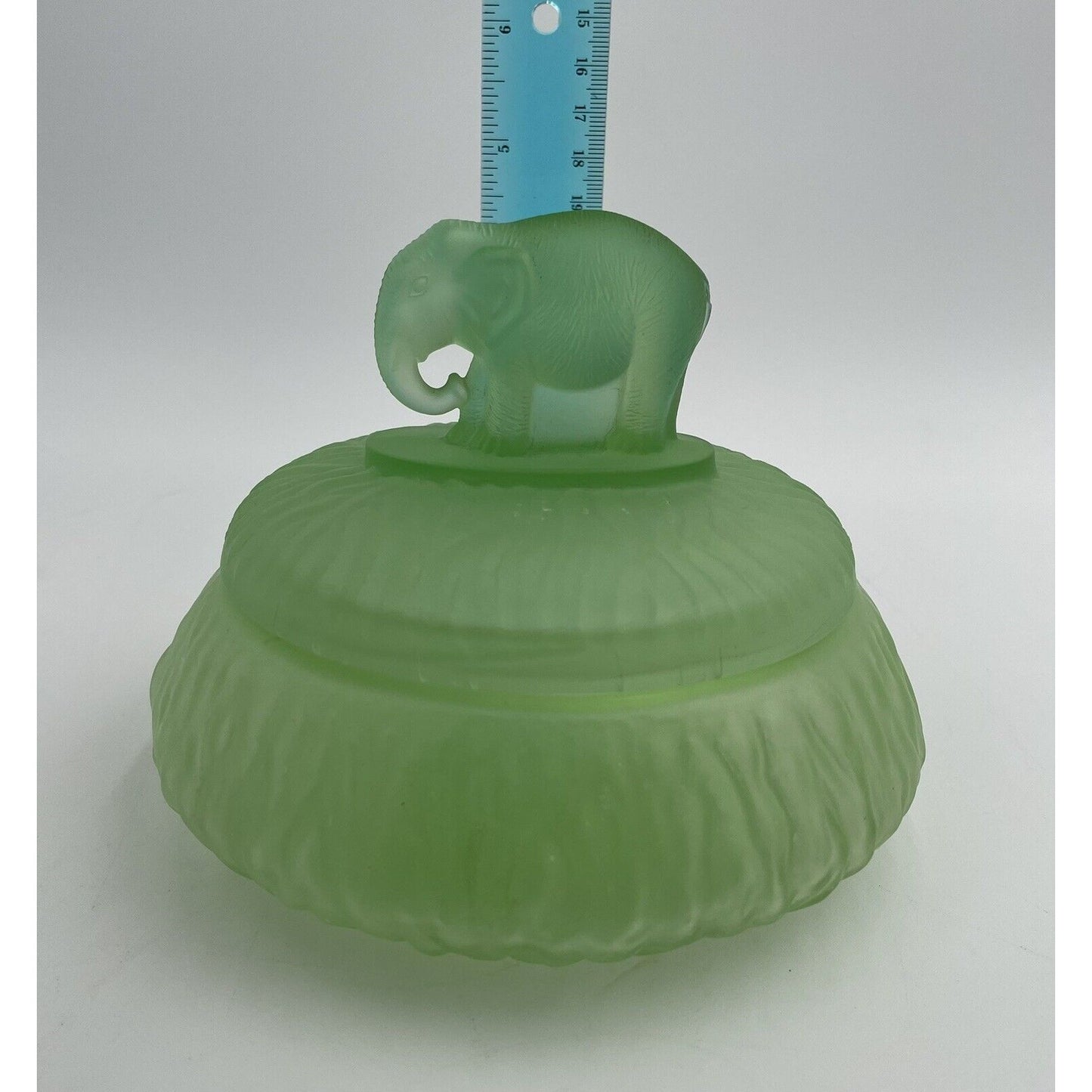 Vintage LE SMITH Green Satin Elephant Powder Jar UV Reactive (B6) - Vintosh Vintage