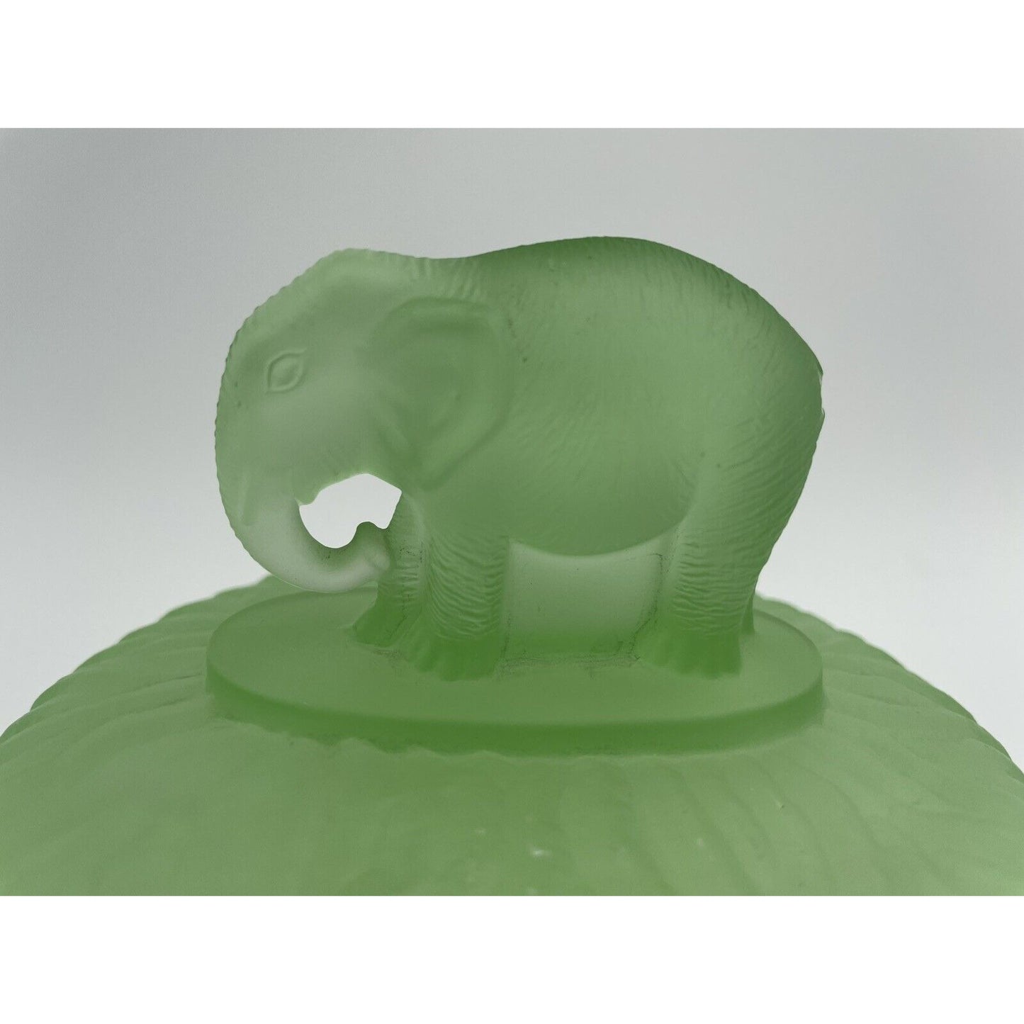 Vintage LE SMITH Green Satin Elephant Powder Jar UV Reactive (B6) - Vintosh Vintage