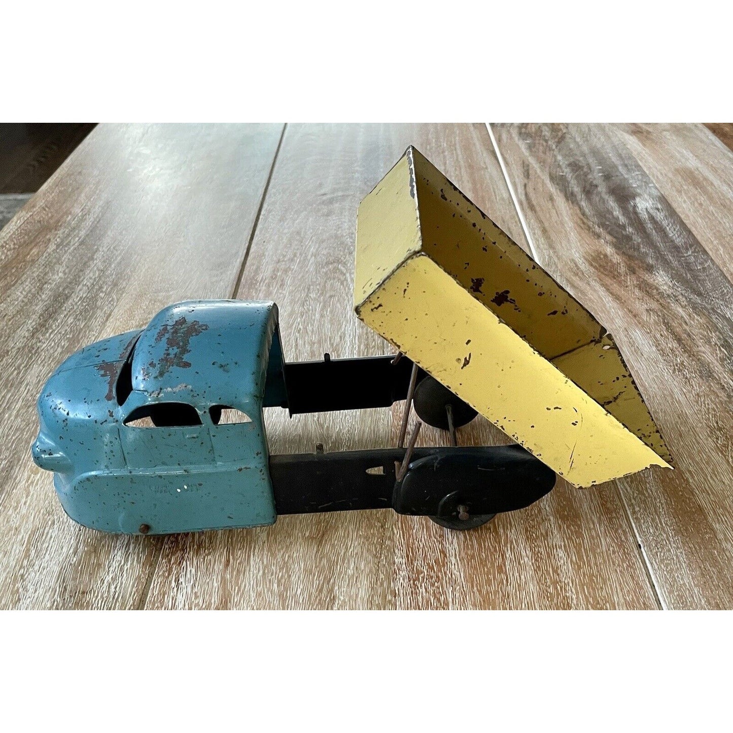 1940s-50s WYANDOTTE Pressed Steel Dump Truck (B3) - Vintosh Vintage