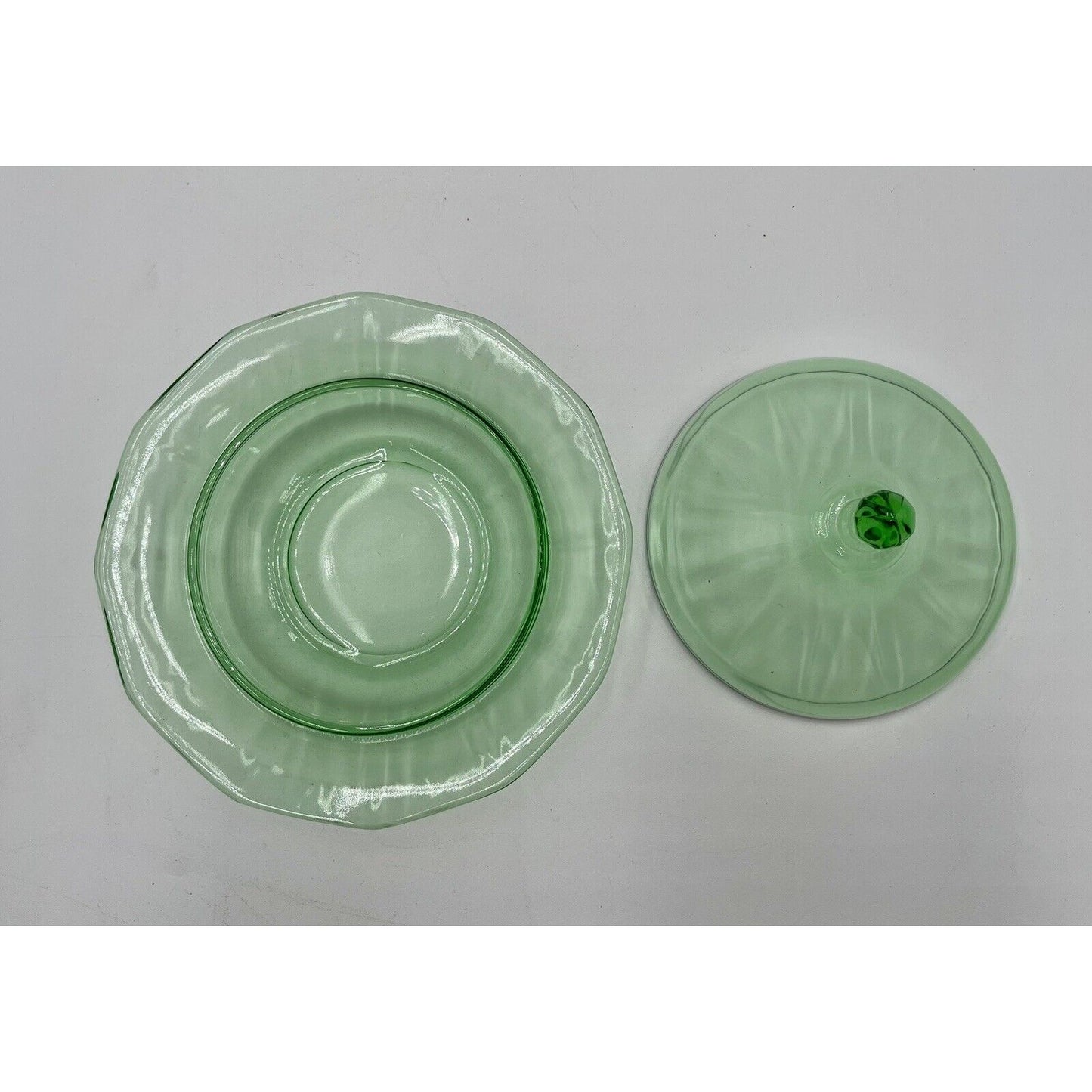 Vintage Green Depression Glass Round Covered Butter Dish (D1) - Vintosh Vintage