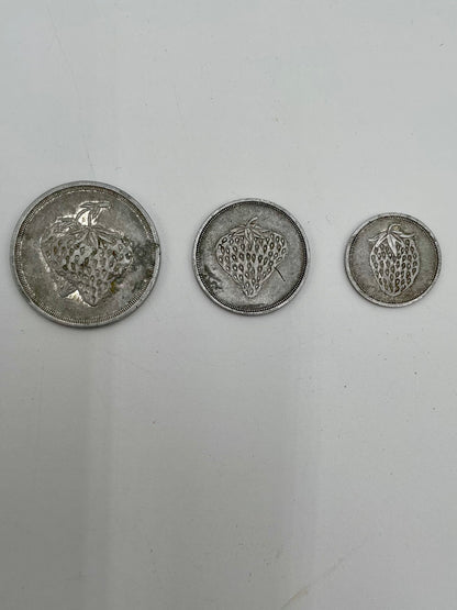 3 Missouri Bank Of Sarcoxie Strawberry PICKER TOKENS 1
Crate/1 Tray/1 Quart - Vintosh Vintage