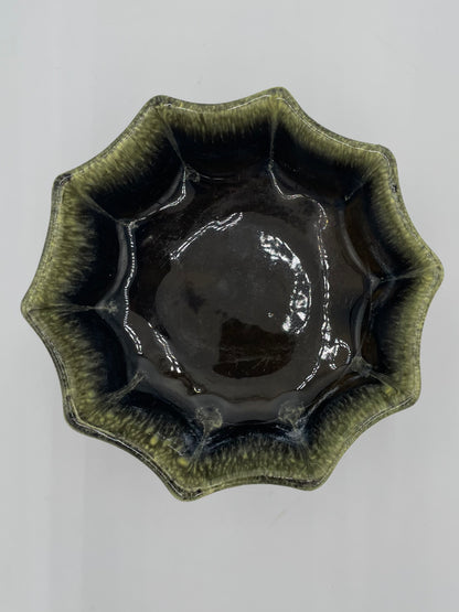 Vintage HULL F83 Art Pottery Small Deep Green Compote
Pedestal Bowl USA - Vintosh Vintage