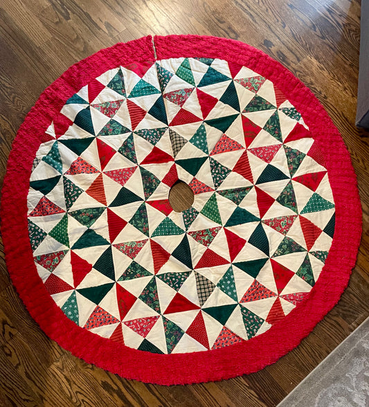 Vintage-Style Patchwork
Quilted Christmas Tree Skirt w/Red Chenille Border 45"