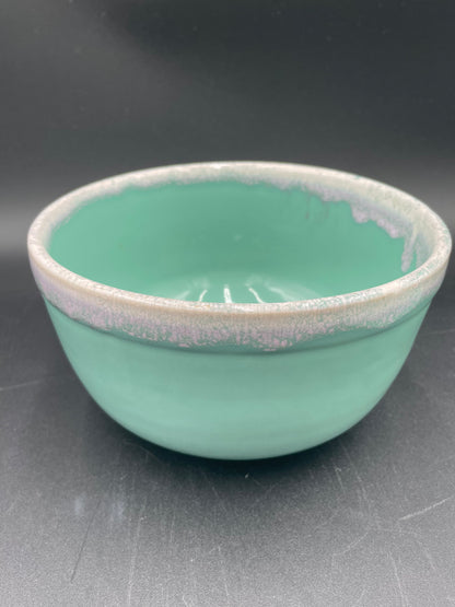 MCM Glossy Mint Green White Drip Glaze Ceramic
Casserole Dish with
Lid 7.5" - Vintosh Vintage