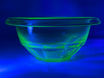 Vtg Hazel Atlas Rest Well Green Depression/Uranium Glass
Mixing Bowl 5.5" - Vintosh Vintage
