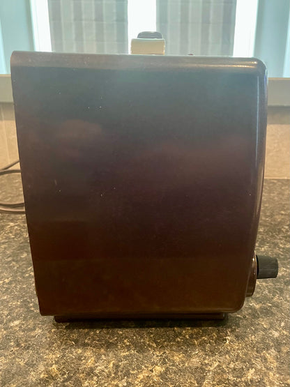 1951 Zenith H-615
AM 6 Tube Brown Bakelite Radio w/ Gold Trim - Works - Vintosh Vintage