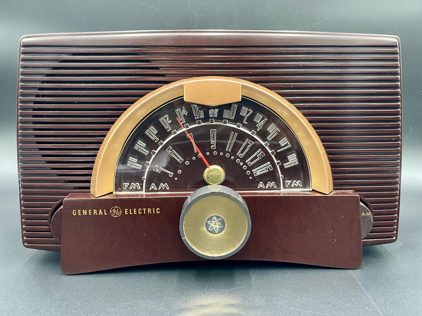 1950s General Electric
408 AM/FM Bakelite Case “Atomic Era" Tube
Radio-WORKS