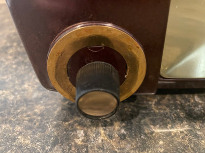 1951 Zenith H-615
AM 6 Tube Brown Bakelite Radio w/ Gold Trim - Works - Vintosh Vintage