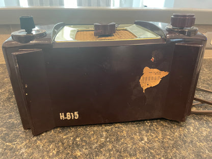 1951 Zenith H-615
AM 6 Tube Brown Bakelite Radio w/ Gold Trim - Works - Vintosh Vintage