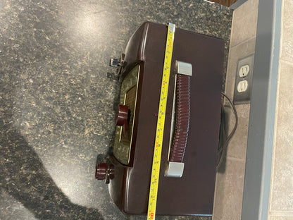 1951 Zenith H-615
AM 6 Tube Brown Bakelite Radio w/ Gold Trim - Works - Vintosh Vintage