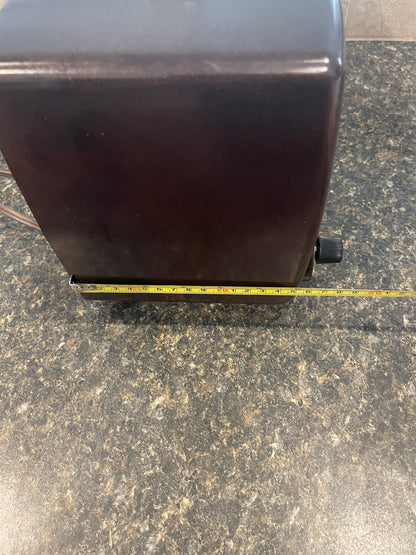 1951 Zenith H-615
AM 6 Tube Brown Bakelite Radio w/ Gold Trim - Works - Vintosh Vintage