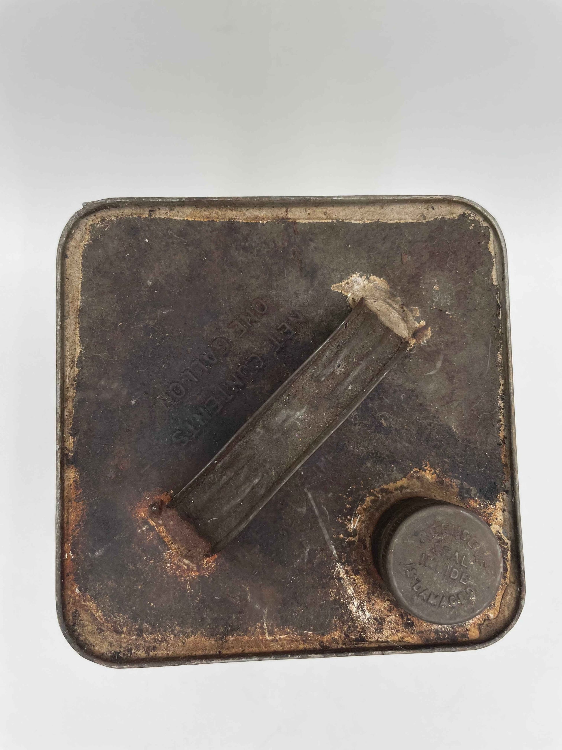 Vintage Gargoyle Mobiloil "Arctic Special" 1 Gallon Oil Can Dutch
Language Text