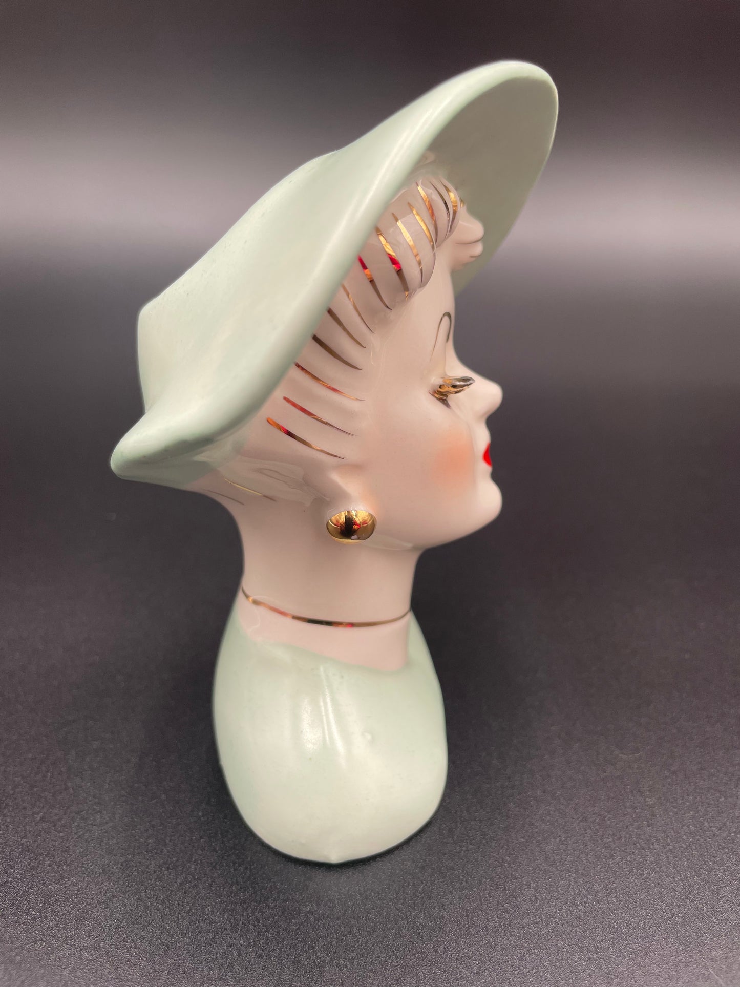 1950s Glamour Girl
Head Vase Green Dress & Hat Gold Lashes
Accent Red Lips 4"