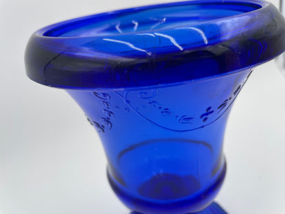 1930s L.E. Smith Cobalt Blue Glass 7.5" Urn Vase Embossed Garland Pattern - USA - Vintosh Vintage