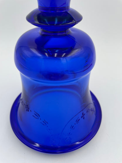 1930s L.E. Smith Cobalt Blue Glass 7.5" Urn Vase Embossed Garland Pattern - USA - Vintosh Vintage