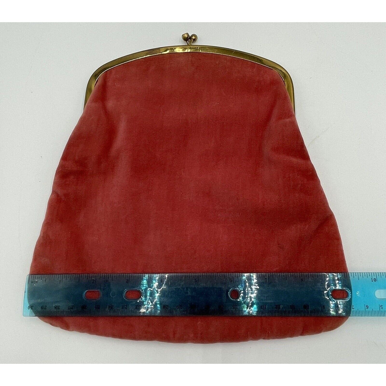 1950s MelTon Clutch Velvet Purse Coral/Peach w/ Gold Kiss Clasp (A5) - Vintosh Vintage