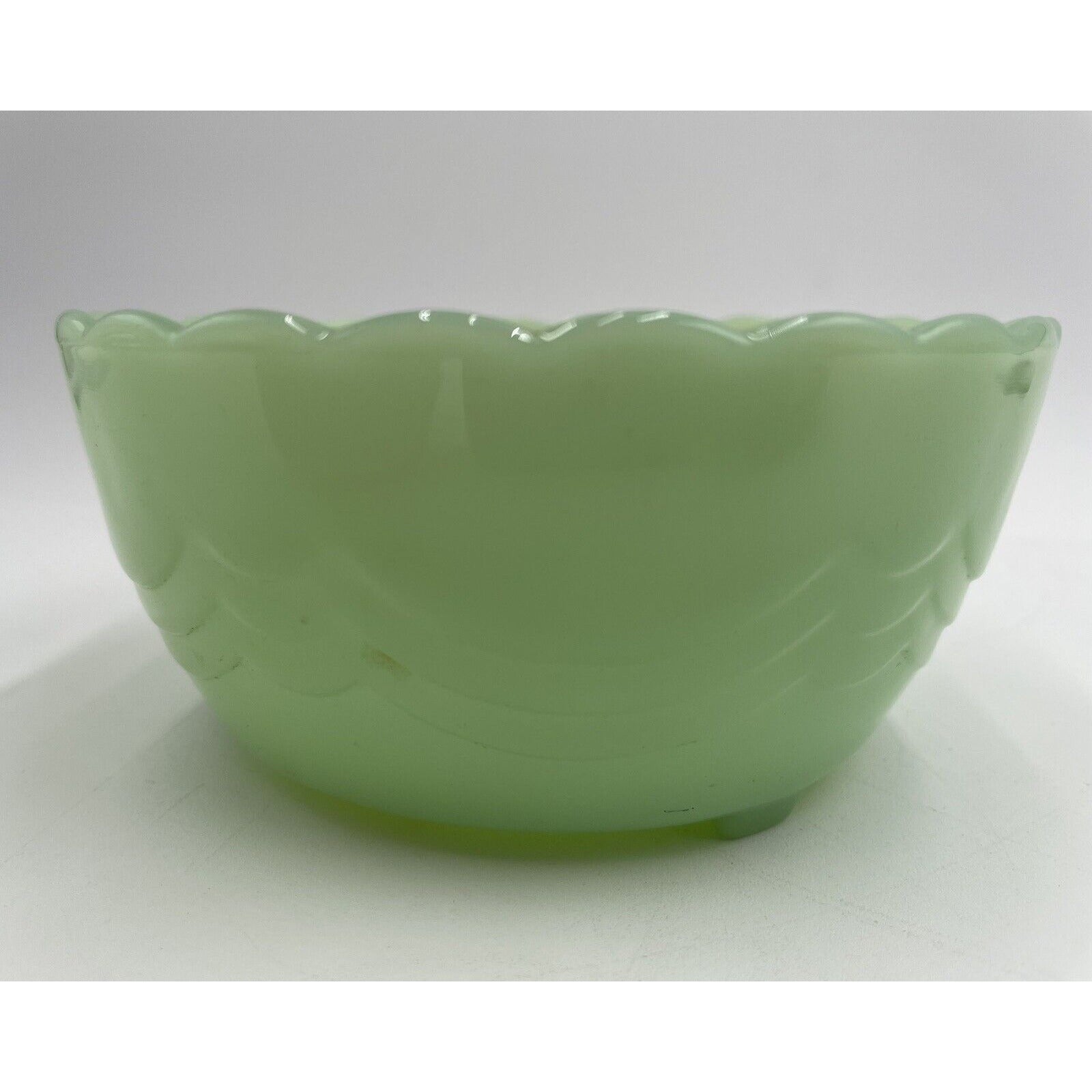 Vintage Jadeite Three Footed Scalloped Rim Bulb Bowl (B2) - Vintosh Vintage