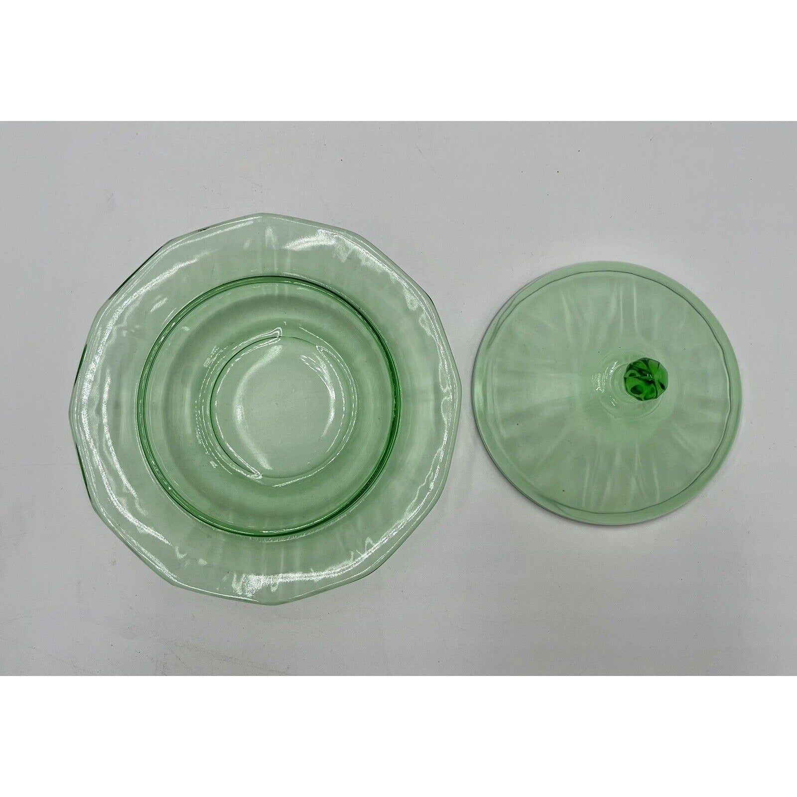 Vintage Green Depression Glass Round Covered Butter Dish (D1) - Vintosh Vintage
